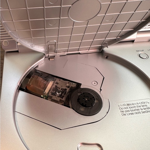 2007 RjTECH RJ-1700PDVX 7" Portable DVD MPEG4 Player w/ Card Reader & USB - Picture 7 of 12